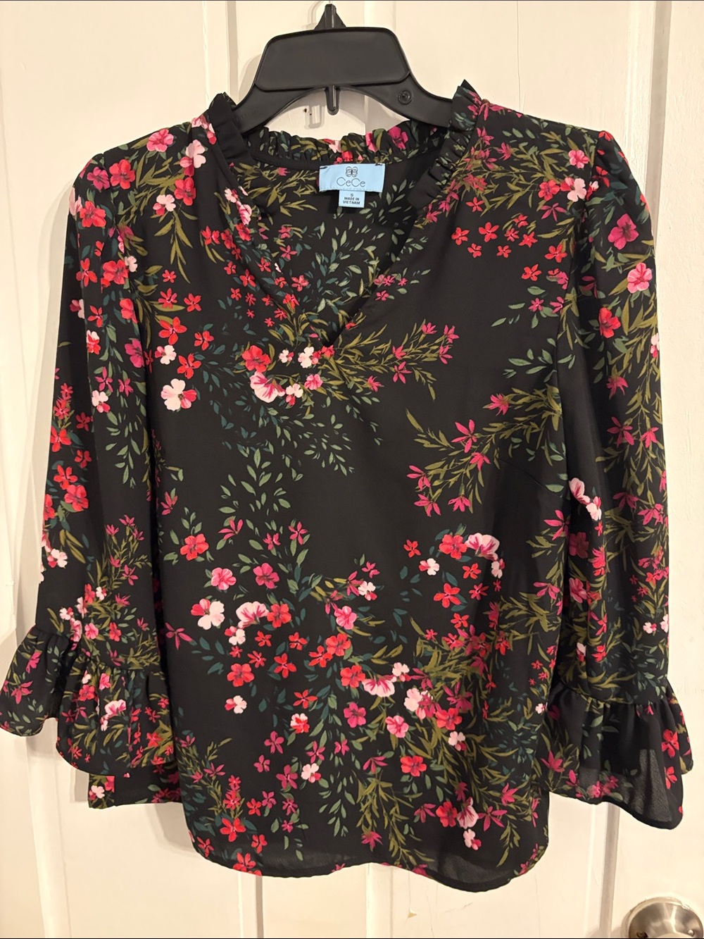 CeCe Black Floral Ruffle-Sleeve V-Neck Blouse